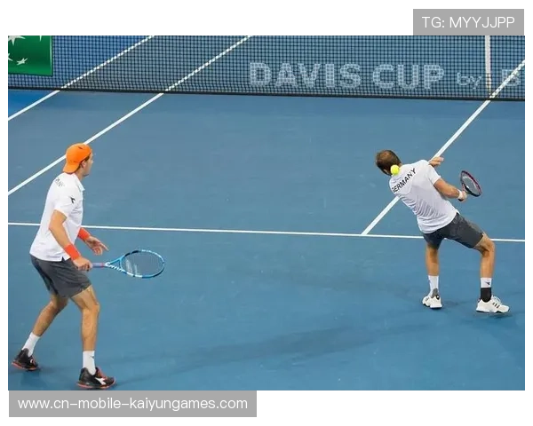 网球职业选手发球上旋训练加强:提升发球技巧,制胜赛场 网球职业选手发球上旋训练加强:提升发球技巧,制胜赛场