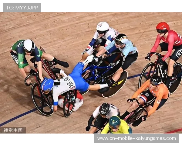 自行车比赛摔车事故,成都体育界呼吁提高安全标准,自行车比赛摔车视频 自行车比赛摔车事故,成都体育界呼吁提高安全标准,自行车比赛摔车视频