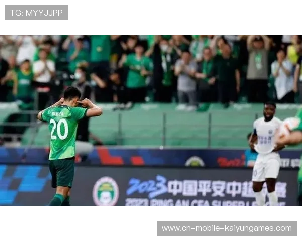 北京国安恩科洛洛抵达即合练,背身做球一气呵成 北京国安恩科洛洛抵达即合练,背身做球一气呵成